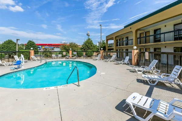 Rodeway Inn Knoxville image 16