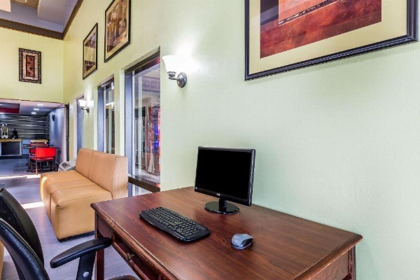 Rodeway Inn Knoxville image 22